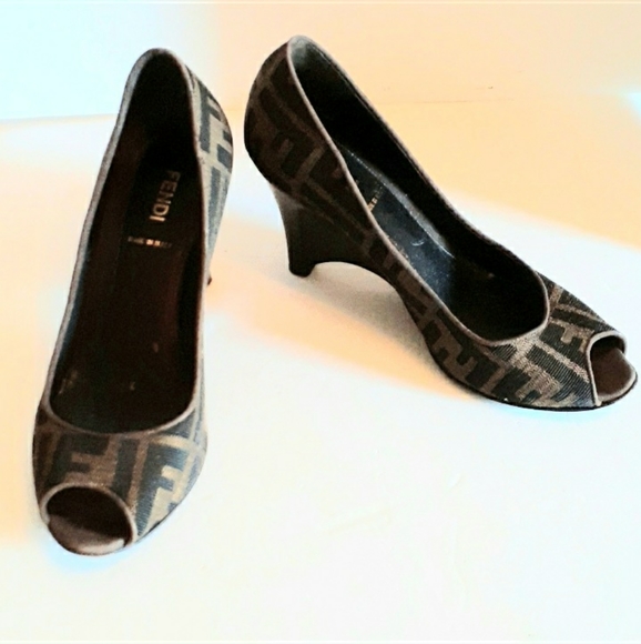 Fendi  FF Logo Shoes. - Picture 3 of 8